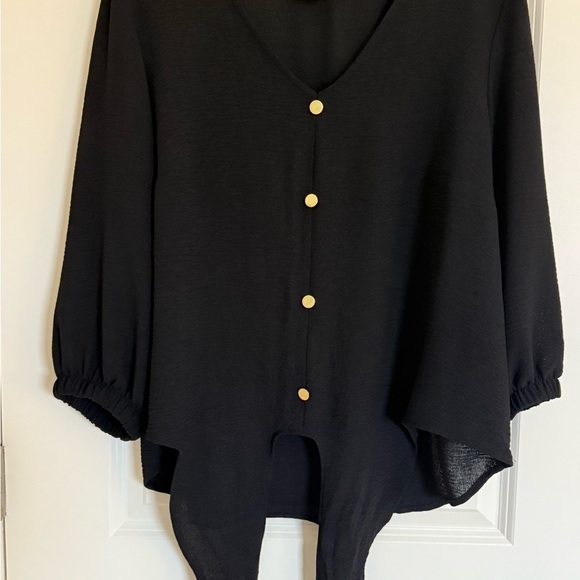 NWOT Olivia & Martin Black V-Neck Top with gold buttons - Picture 4 of 9
